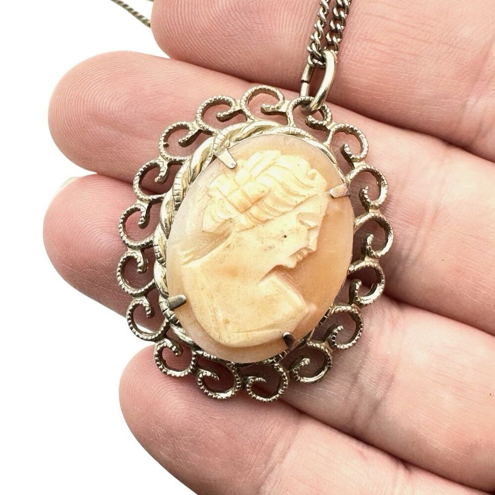 Vintage Carved Shell Cameo Necklace Gold Tone 16”